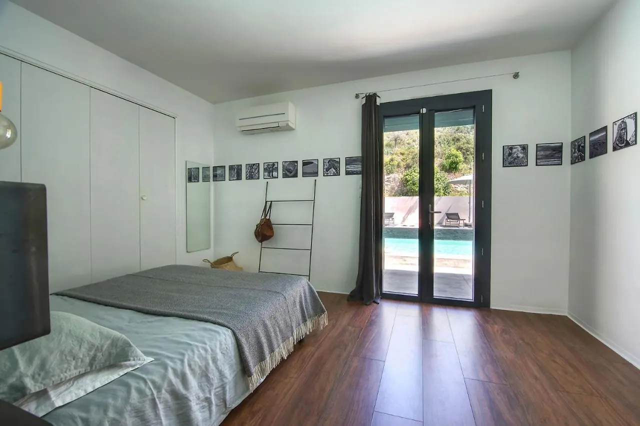 Arty Provence, Piscine Chauffee Bed & Breakfast Saint-Etienne-du-Gres France