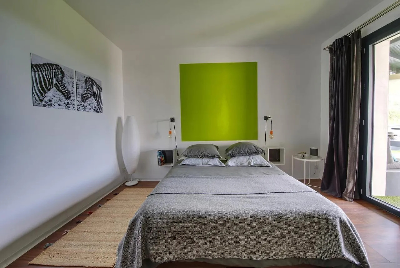 Bed and Breakfast Arty Provence, Piscine Chauffee Сент-Этьен-дю-Грес Отель типа 